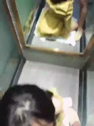 독점 기밀 누설 답답형 반차 창녀가 완벽하게 얼굴을 드러내고, 고기막대기를 입에 넣고 핥고 입버릇을 빨고, …