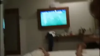 대포 커버를 거꾸로 씌울 수 있는 불량배 아내가 얼굴을 내밀고 일을 하면서 이야기를 나누다